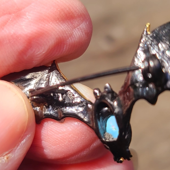 Turquoise & Sapphire Sterling rhodium &gold bat brooch by Avelon - Picture 4 of 8